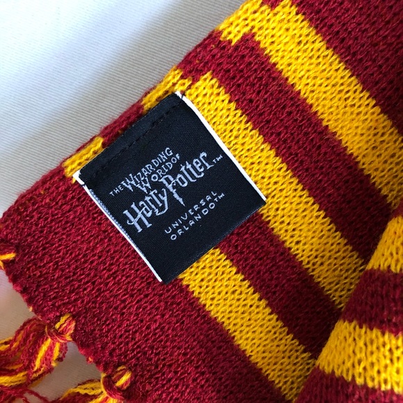 Universal Studios Harry Potter Gryffindor Scarf - Picture 4 of 5